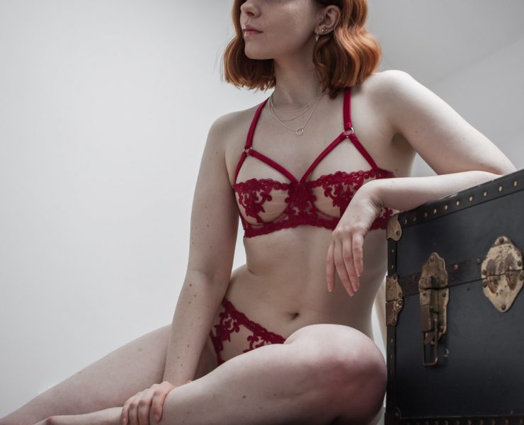 Fleur of England Wallflower Set in Red